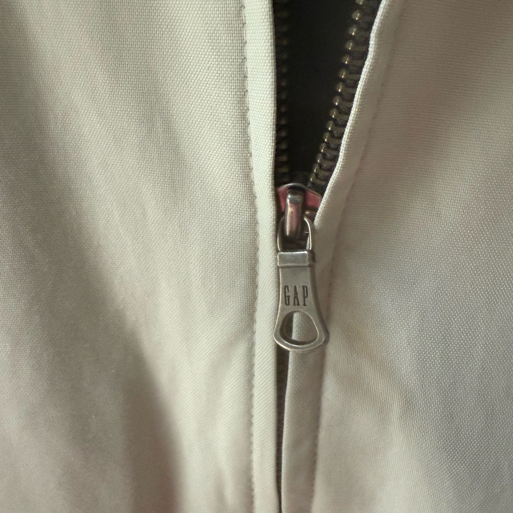 Classic Gap Men's Light Tan Jacket
XXL EUC Lightweight, Zip-Closure Cotton/Poly - Picture 3 of 12